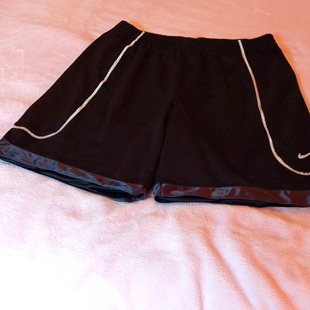 Mesh shorts, fully lined